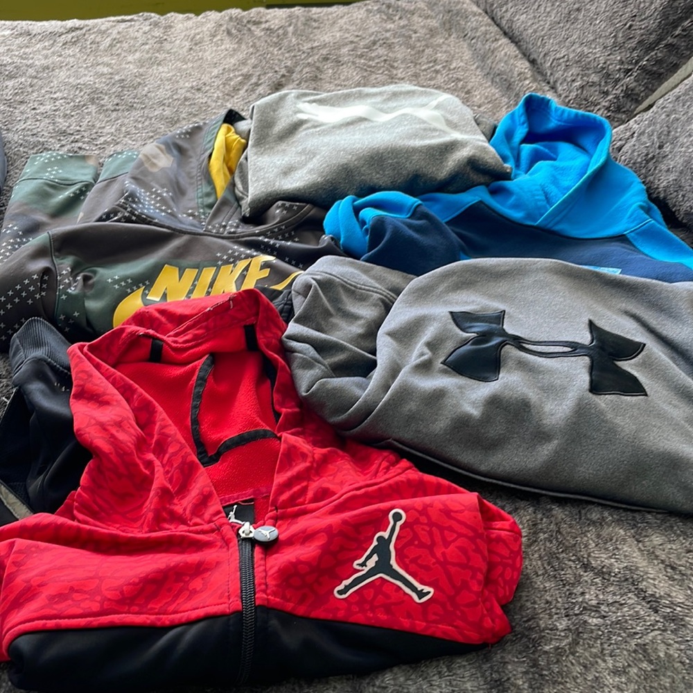 Lot of 5 hooded sweatshirts